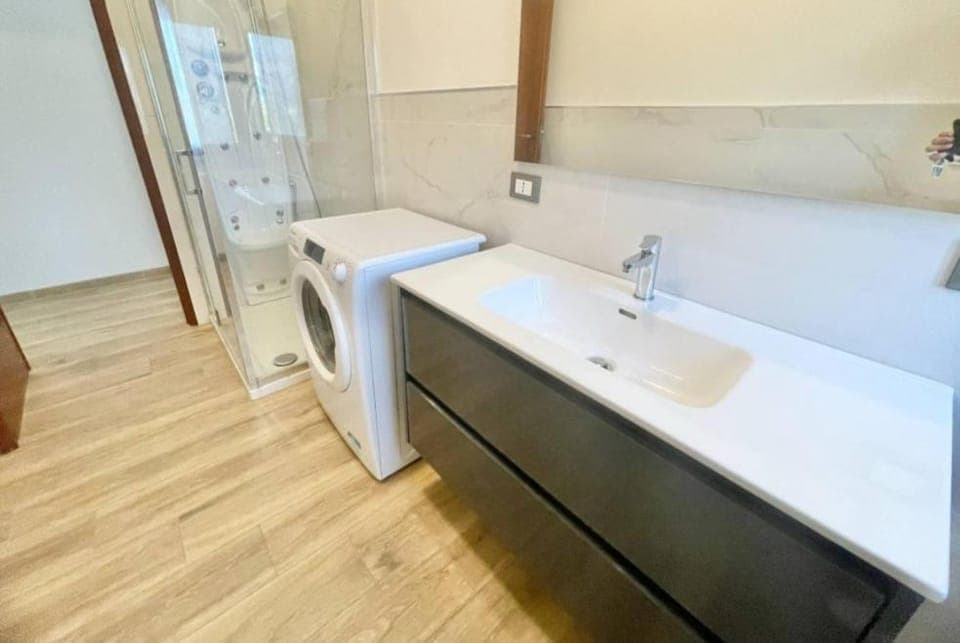 Bathroom, washing machine