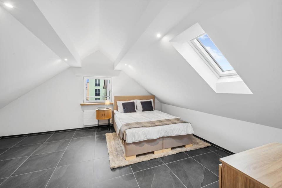 Bed, Photo of the whole room, Bedroom, Family