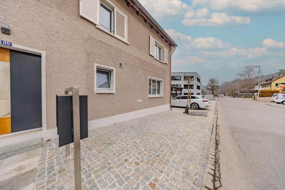 Property building, Street view, Location