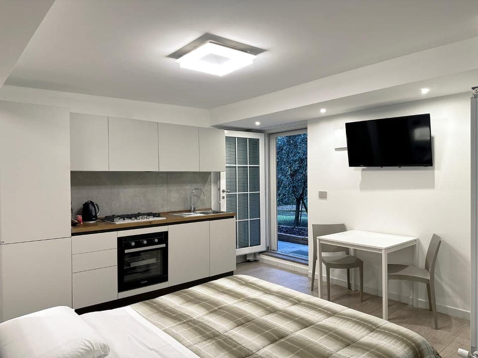 Bed, TV and multimedia, Bedroom, kitchen