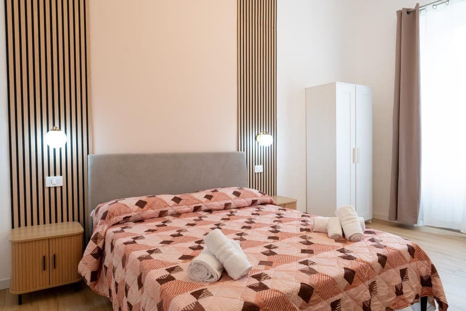 Bed, Photo of the whole room, wardrobe