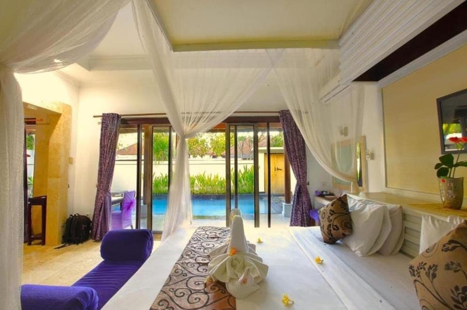 Bed, Photo of the whole room, Bedroom, Pool view, Swimming pool
