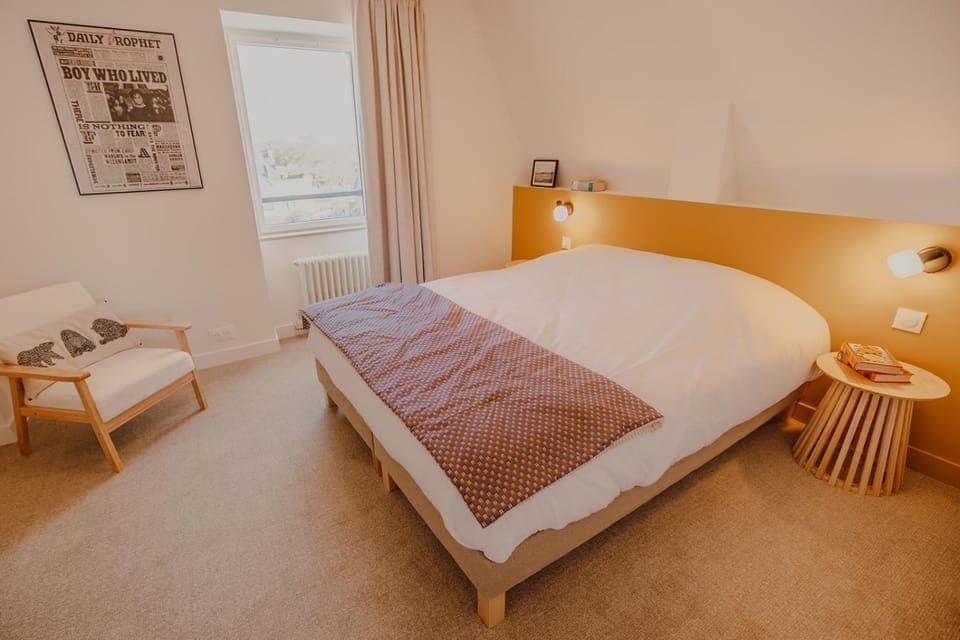 Bed, Photo of the whole room, Bedroom