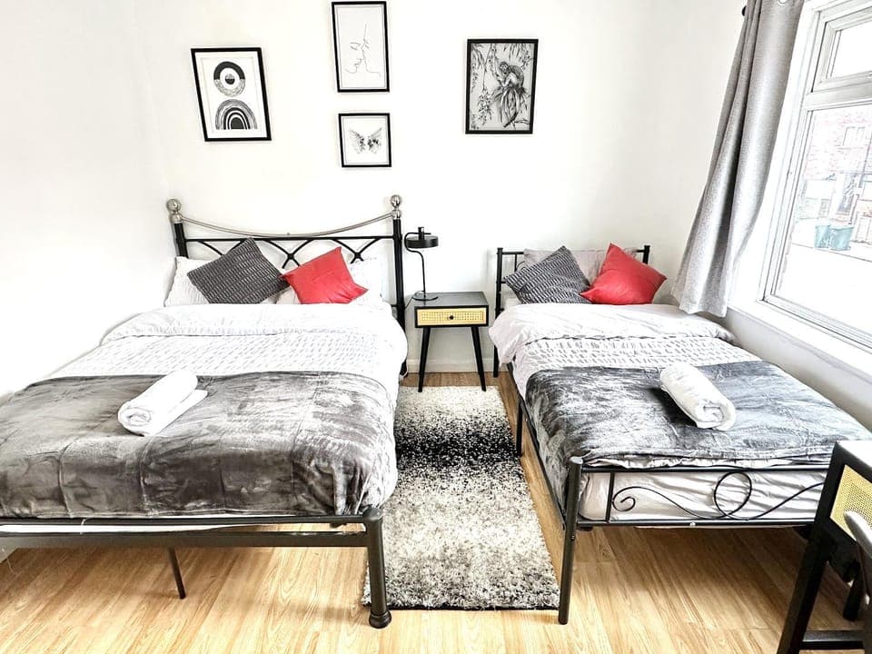 Bed, Bedroom, bunk bed, towels, towels