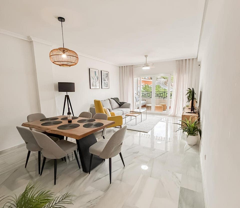 TV and multimedia, Living room, Seating area, Dining area