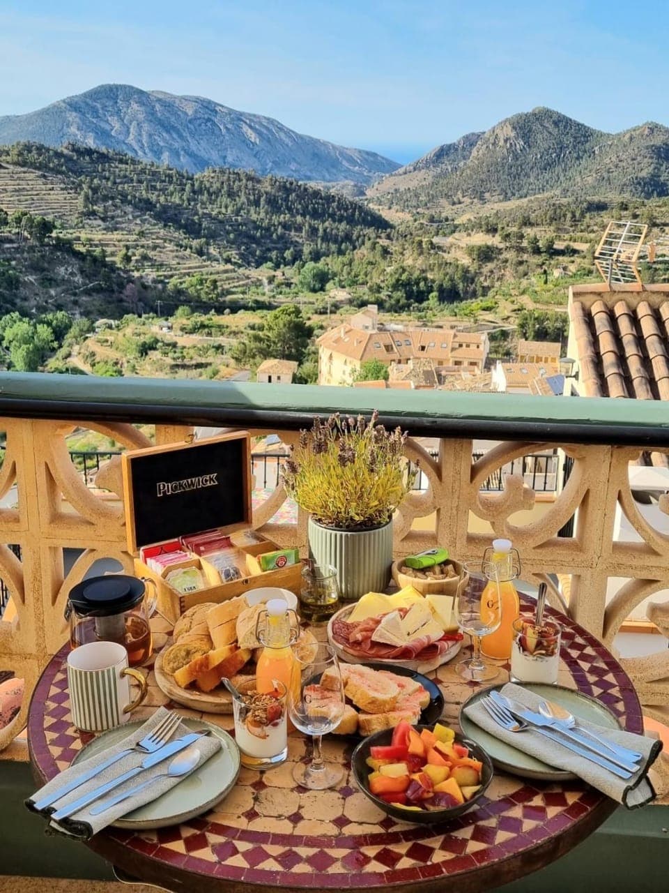 Natural landscape, View (from property/room), Balcony/Terrace, Food and drinks, Dining area, Food, Mountain view, Breakfast, Continental breakfast