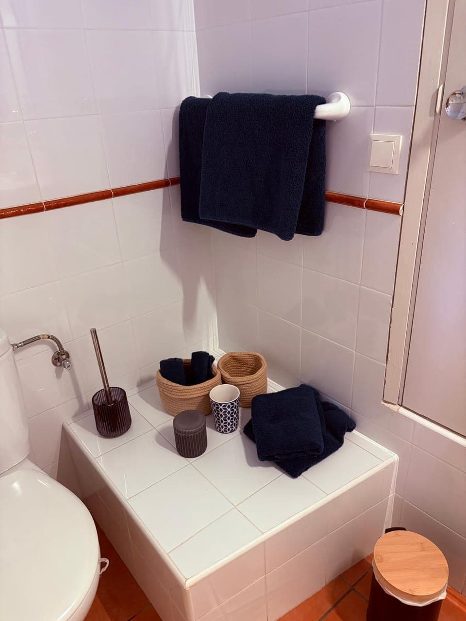 Toilet, Bathroom, towels