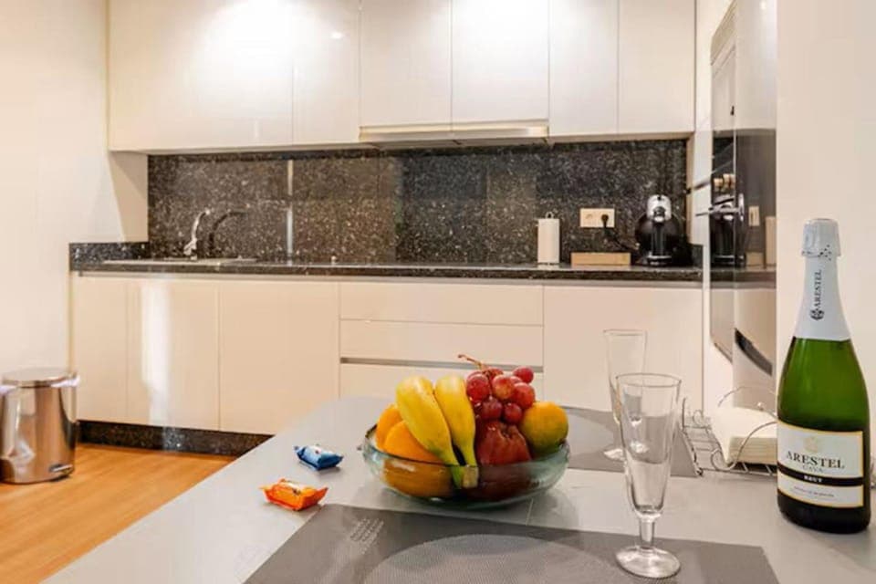 Kitchen or kitchenette, Food and drinks, Food, Drinks, Alcoholic drinks