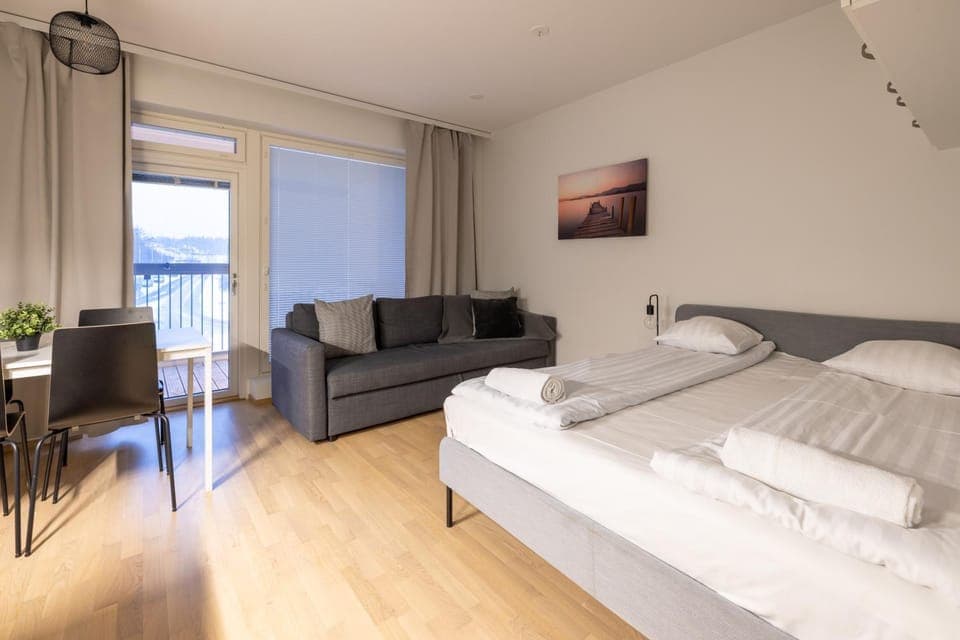 Bedroom, towels