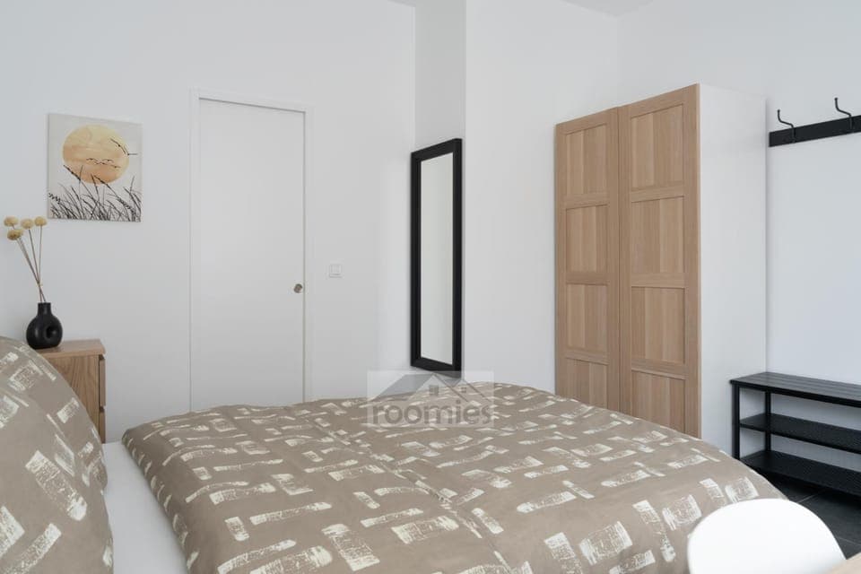 Bed, Photo of the whole room, wardrobe