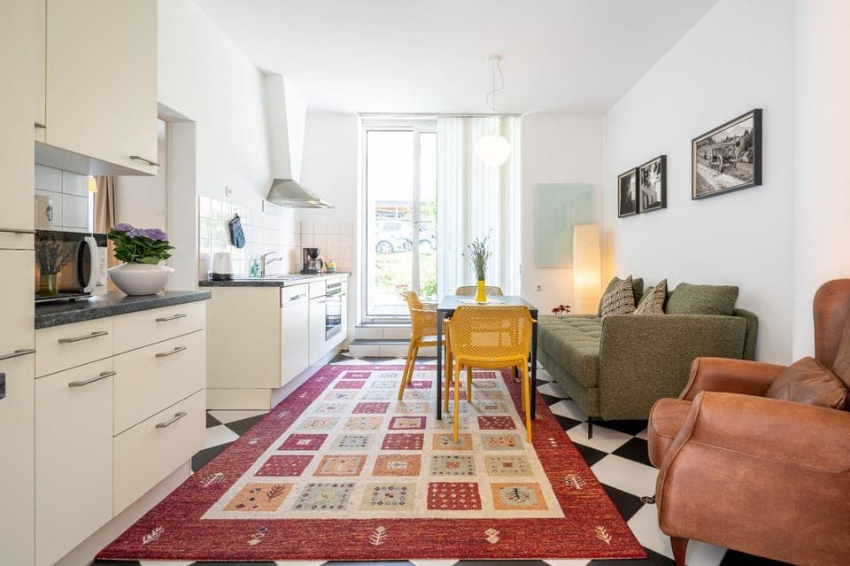 Dining area, kitchen
