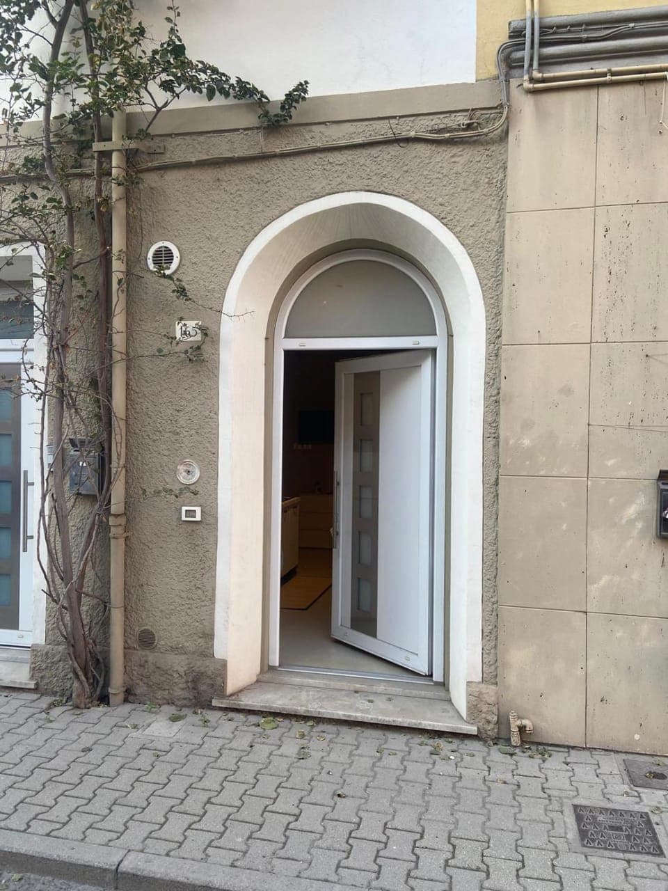 Property building, Facade/entrance