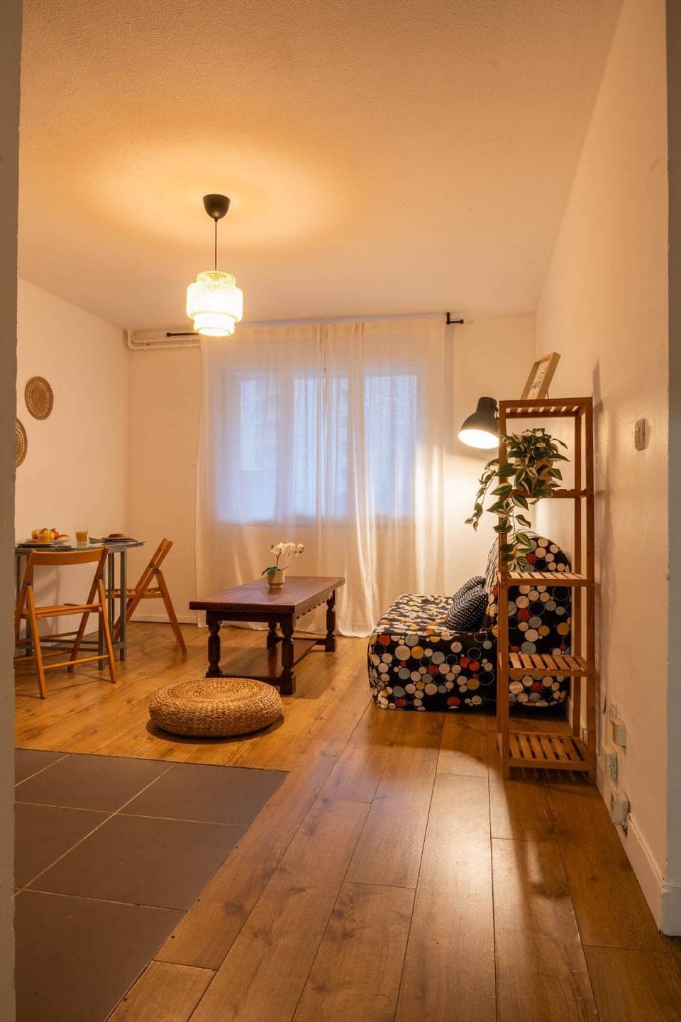 Living room, Seating area, Dining area, heating