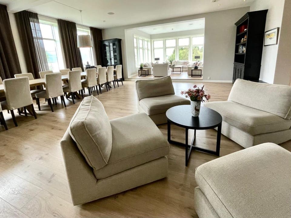 Living room, Seating area