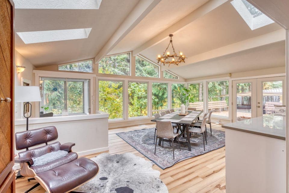 Seating area, Dining area