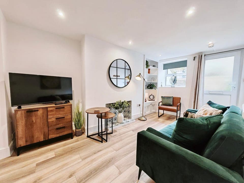 Communal lounge/ TV room, TV and multimedia, Living room, Seating area