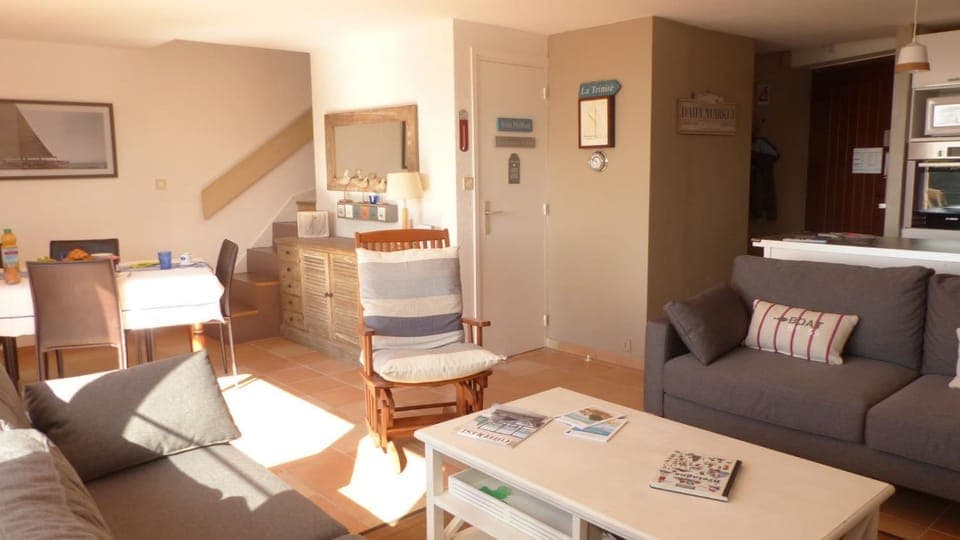 Communal lounge/ TV room, Living room