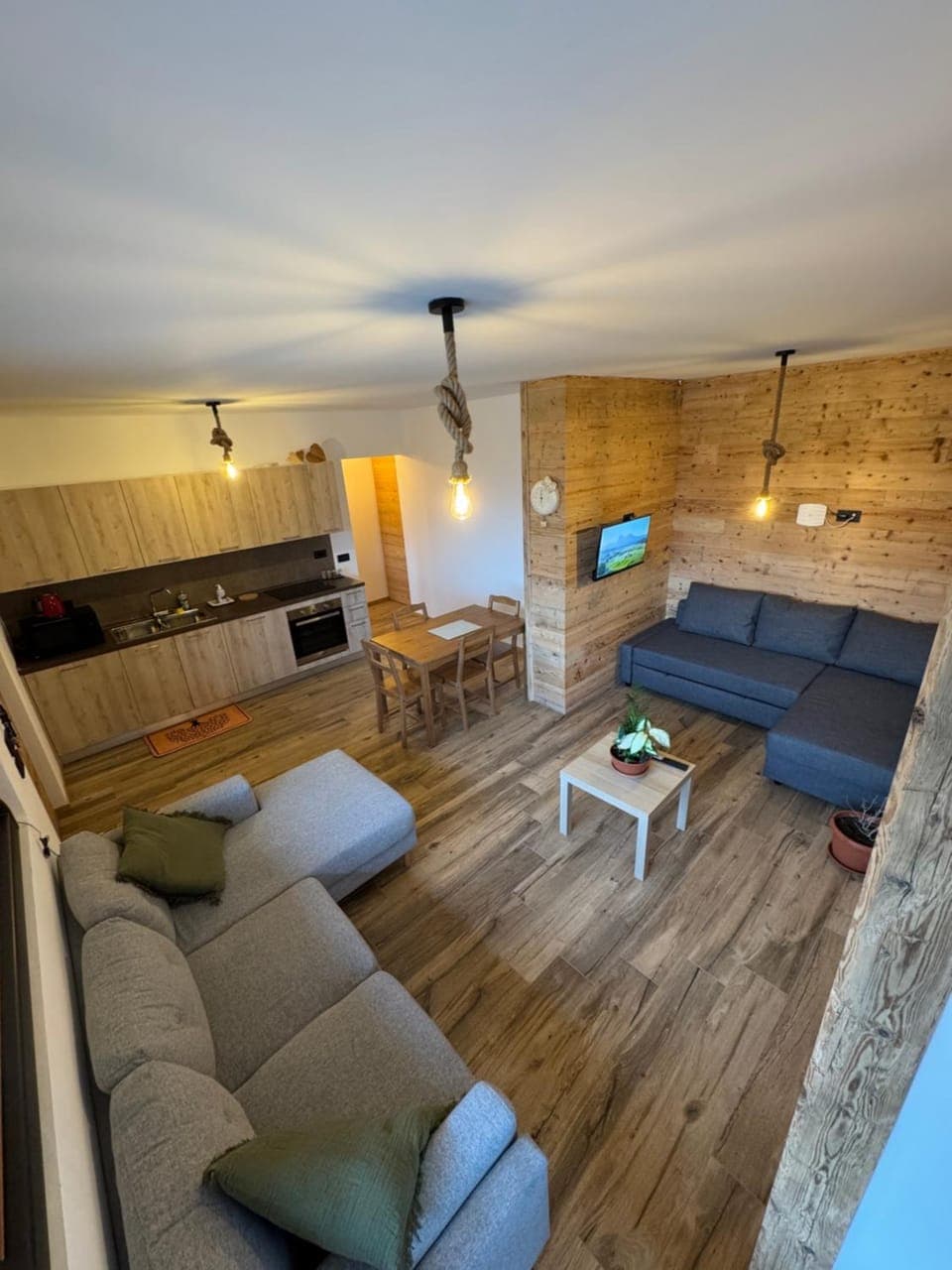 TV and multimedia, Kitchen or kitchenette, Living room, Seating area, oven, stove