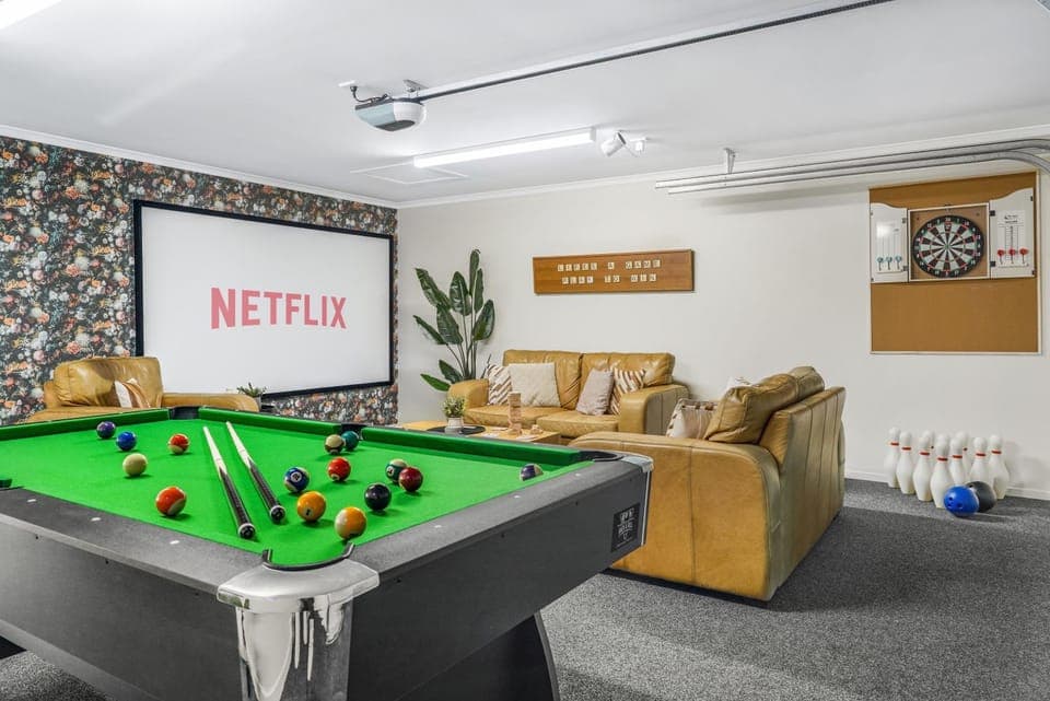 Billiard, Darts, Game Room