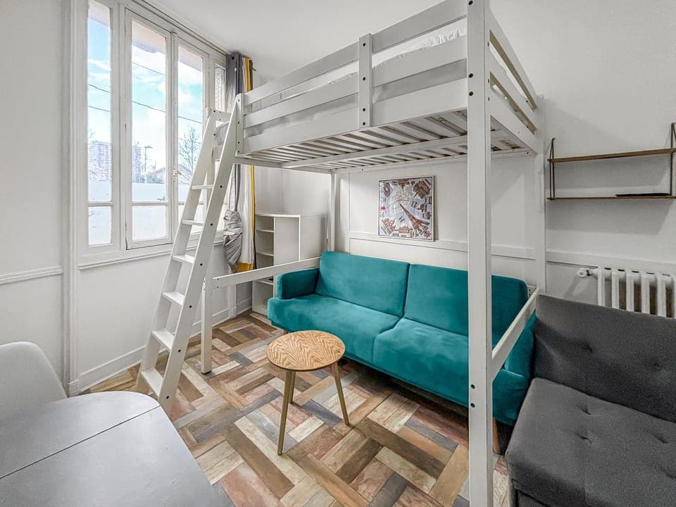 Bed, Living room, Bedroom