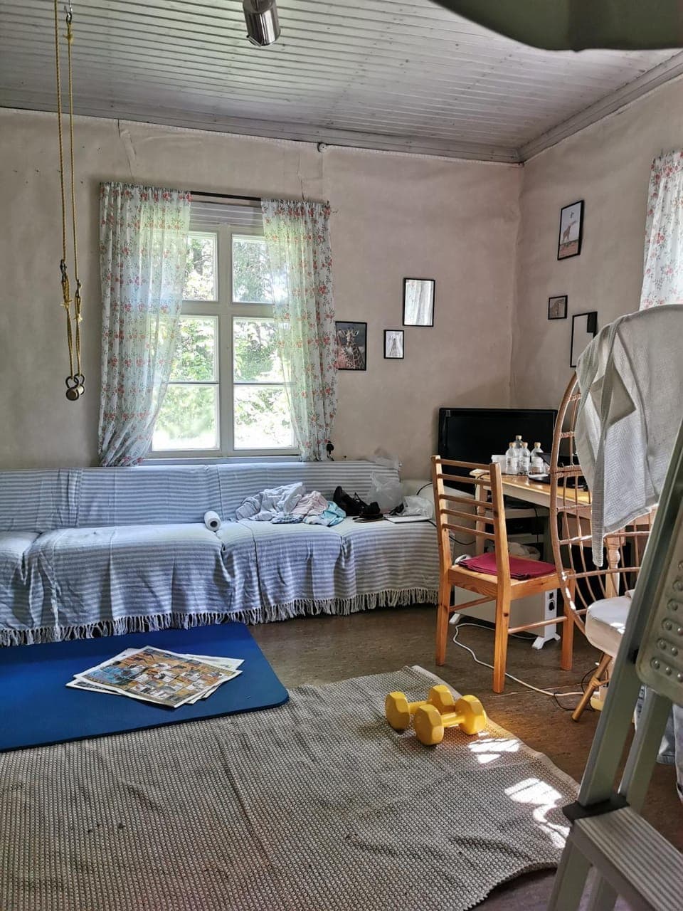 Bed, TV and multimedia, Living room, Photo of the whole room, Seating area, Bedroom