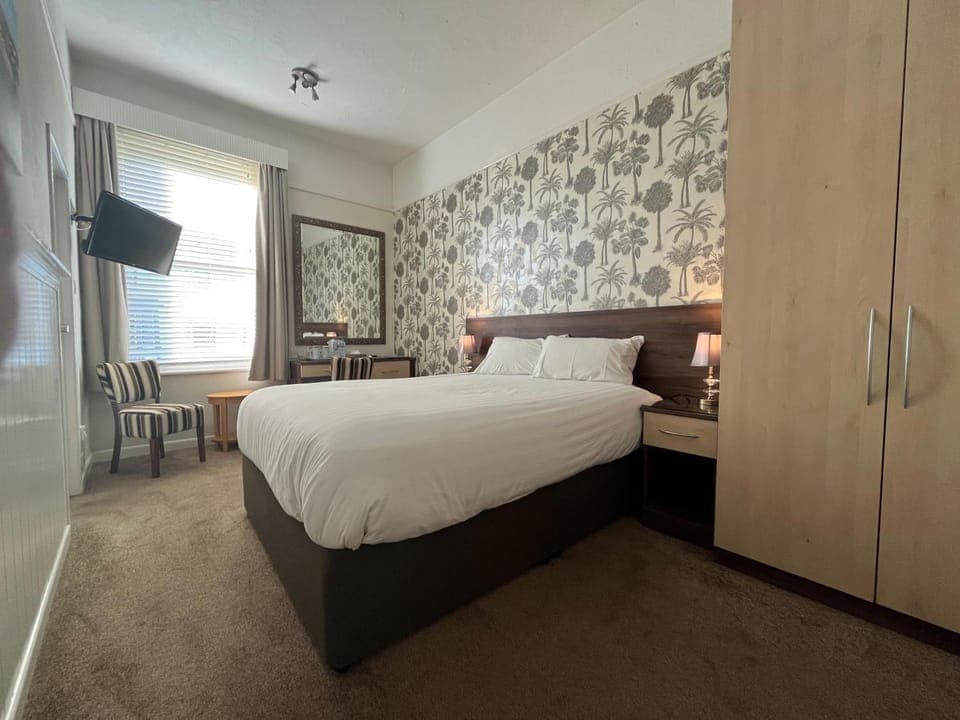 Bed, Photo of the whole room, Bedroom, hair dresser, wardrobe