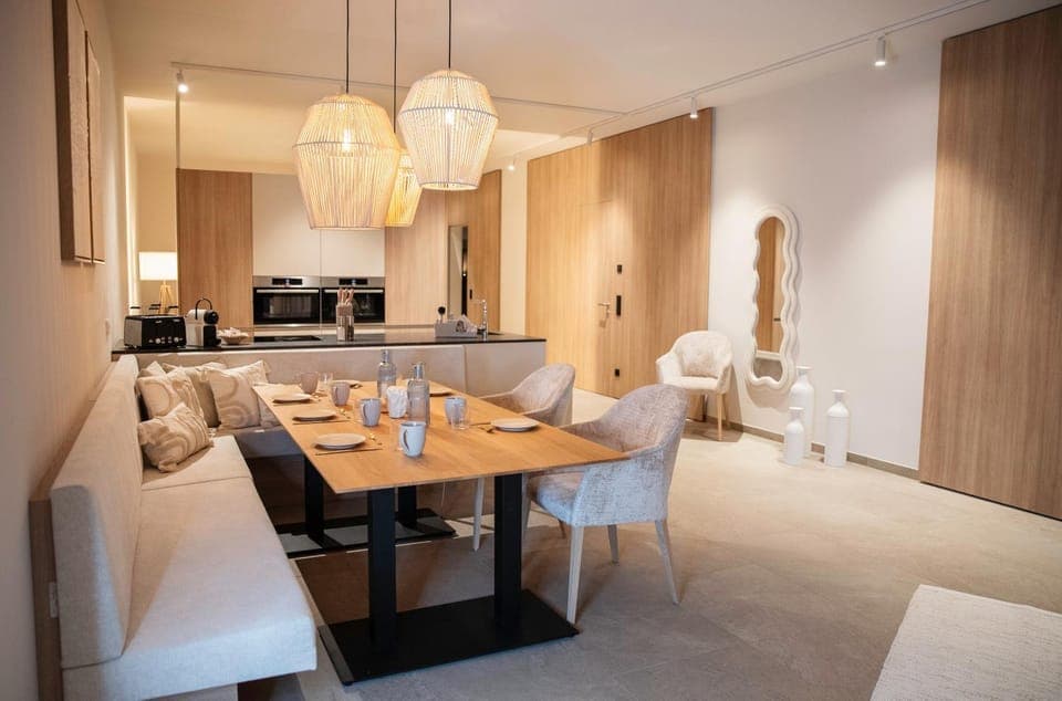 Kitchen or kitchenette, Dining area, stove