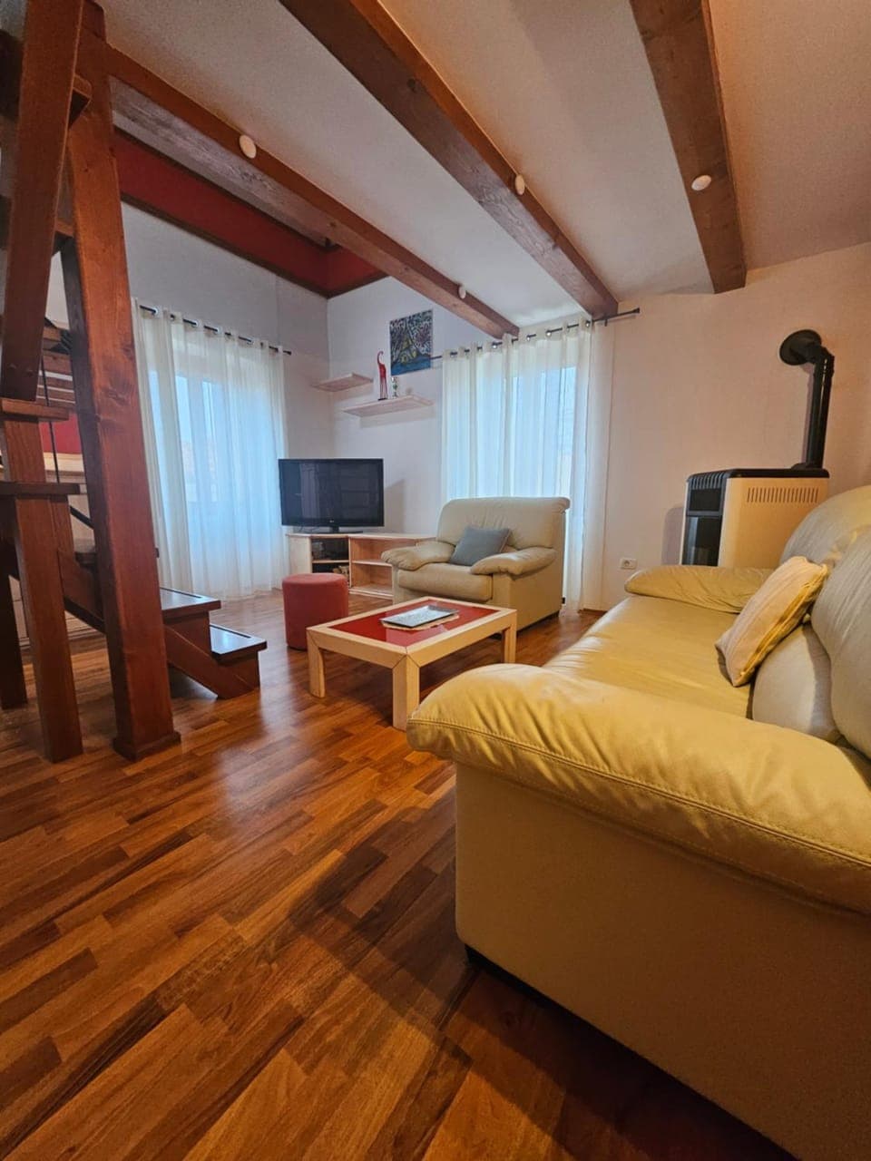 Communal lounge/ TV room, TV and multimedia, Living room, Seating area, Evening entertainment