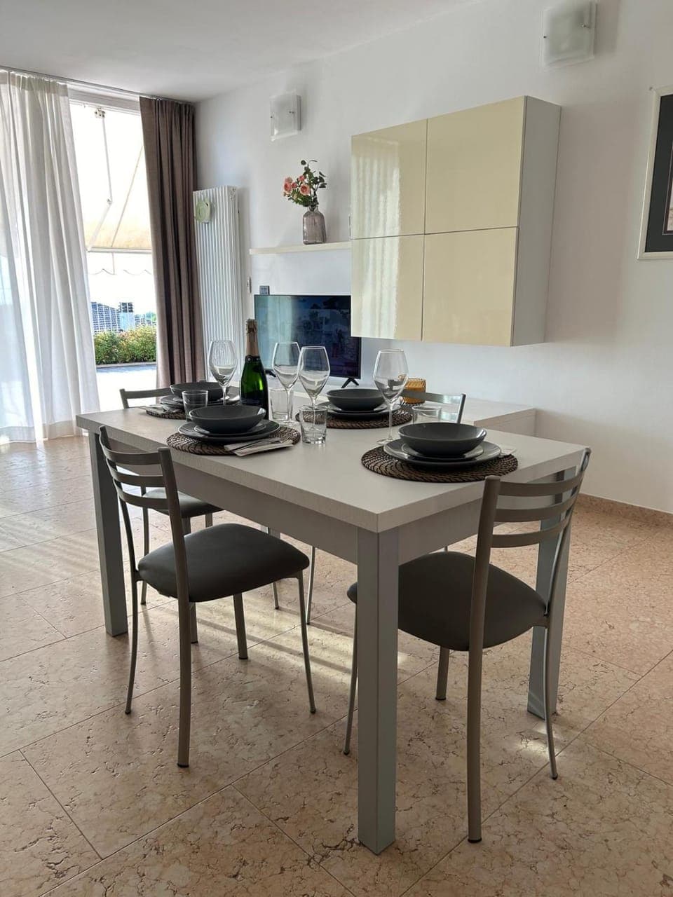 Living room, Dining area