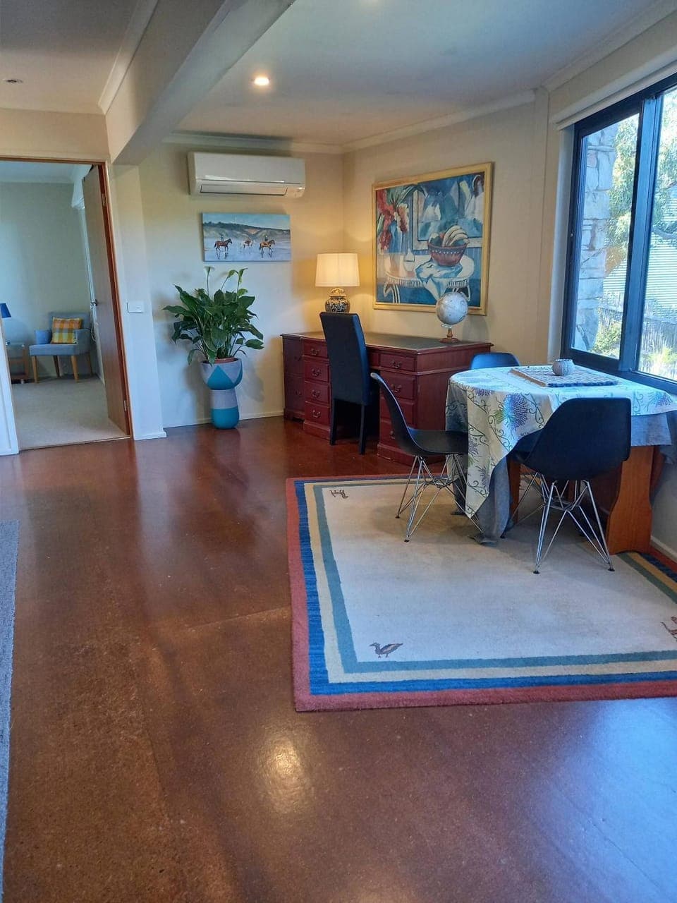 Decorative detail, Dining area