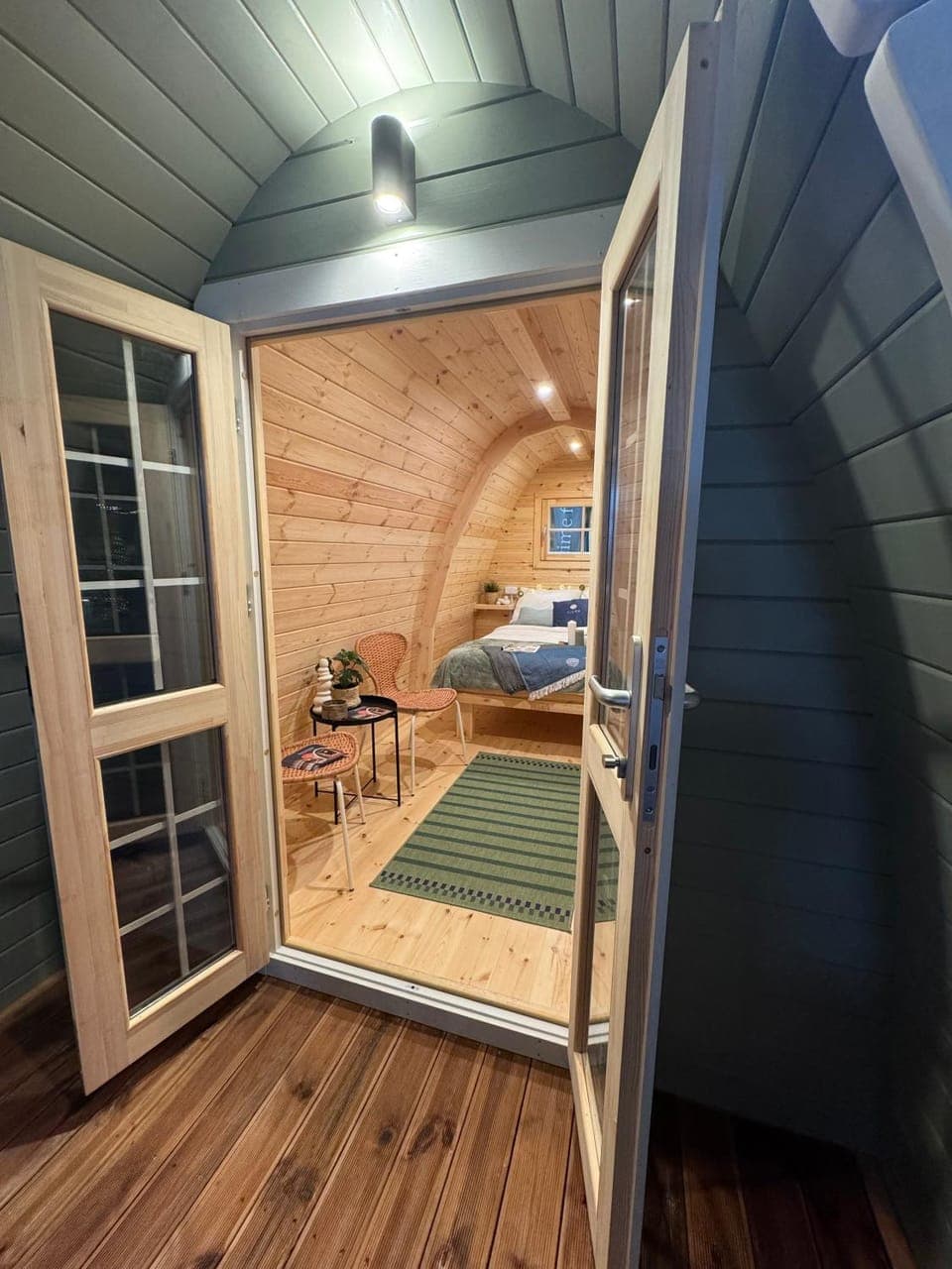 Bed, Photo of the whole room