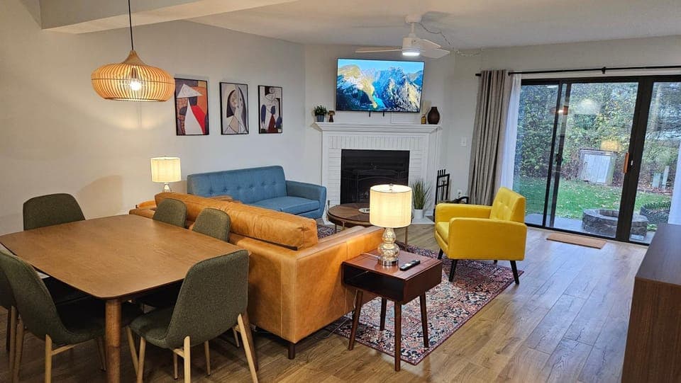 TV and multimedia, Living room, Seating area, Dining area, Evening entertainment, fireplace