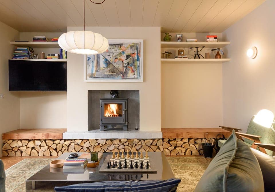 TV and multimedia, Living room, Decorative detail, Seating area