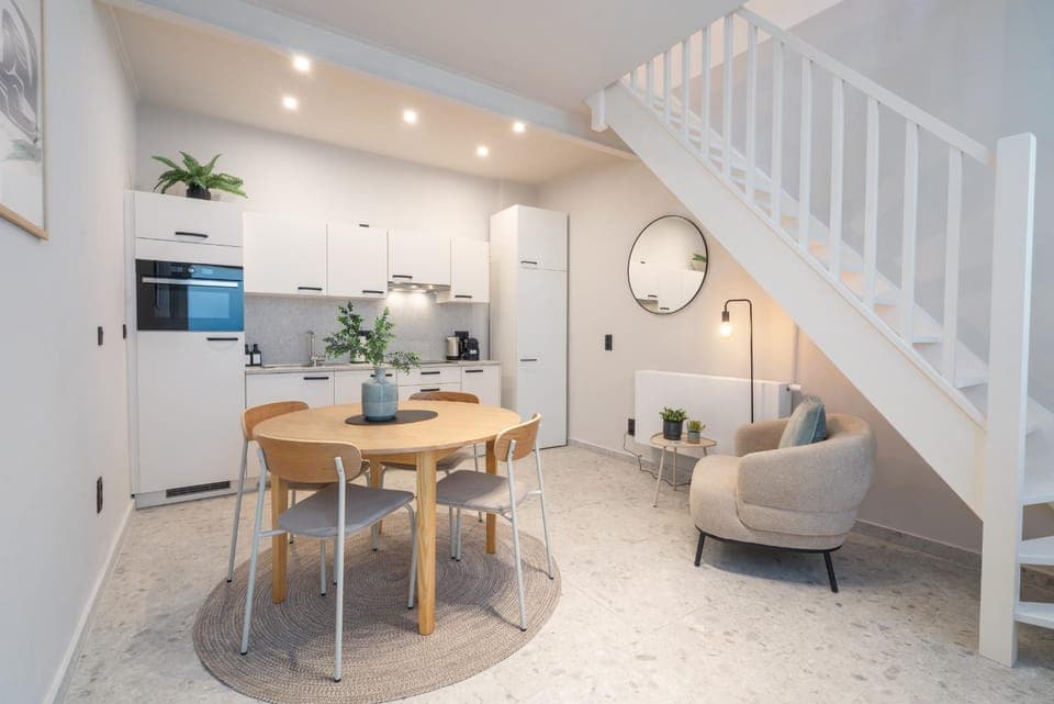 Dining area, kitchen