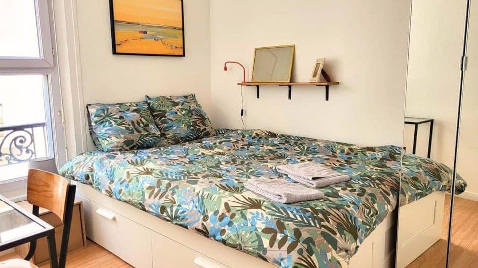 Bed, Photo of the whole room, Bedroom, internet