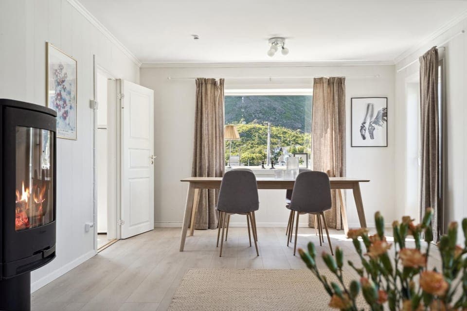 View (from property/room), Dining area, fireplace