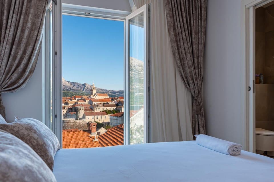 Bedroom, City view, Mountain view
