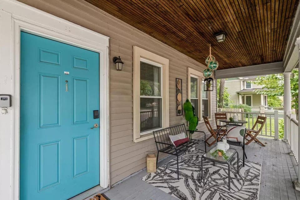 Bright and Newly Remodeled Apartment Near EMU 1 Apartment in Ypsilanti