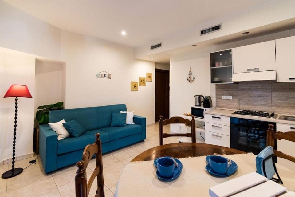 Kitchen or kitchenette, Living room, Seating area, Dining area, stove