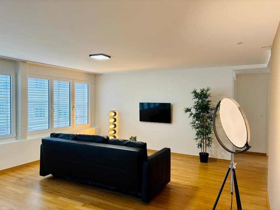 TV and multimedia, Living room, Photo of the whole room, Seating area, Evening entertainment