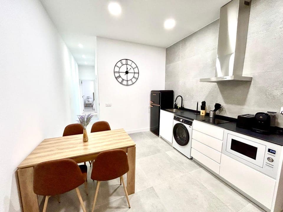 Kitchen or kitchenette, Dining area, stove, toaster