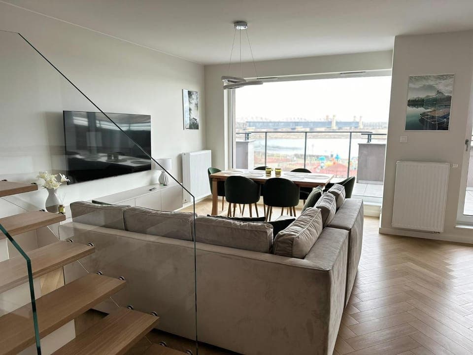 Communal lounge/ TV room, TV and multimedia, Living room, Seating area, Dining area