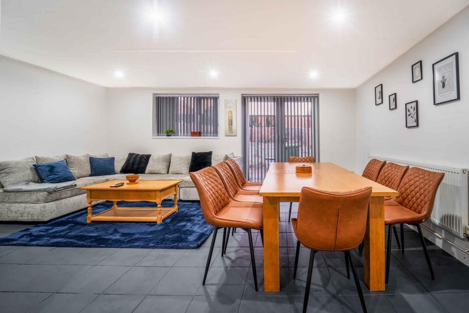 Living room, Seating area, Dining area