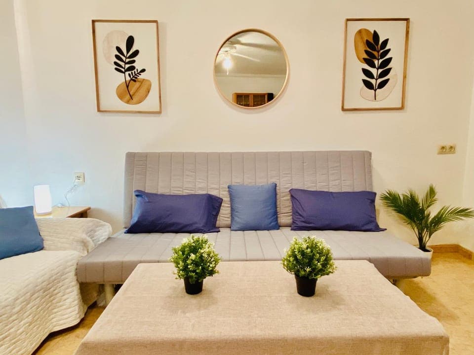 Bed, Living room, Photo of the whole room, Decorative detail