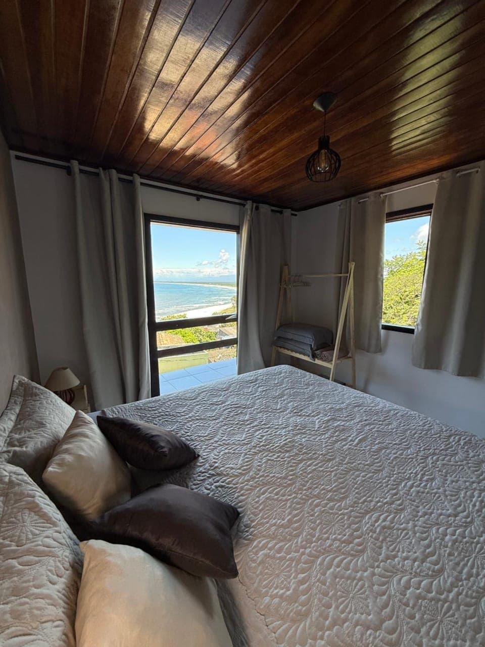 Bed, Natural landscape, Photo of the whole room
