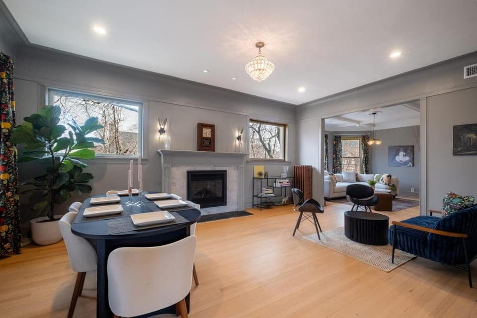 Elegant and Chic 2Bed 2Bath steps from the lake! Apartment in Rogers Park