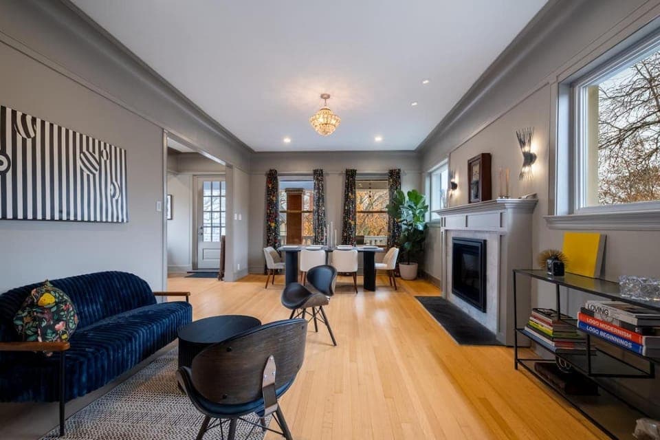 Elegant and Chic 2Bed 2Bath steps from the lake! Apartment in Rogers Park