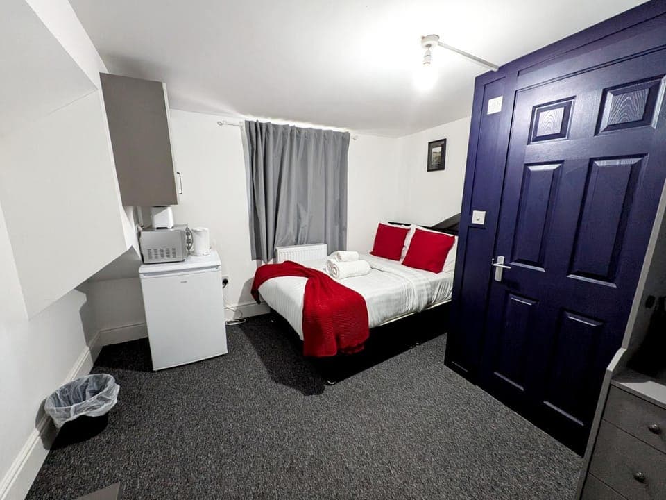 Kitchen or kitchenette, Photo of the whole room, Bedroom