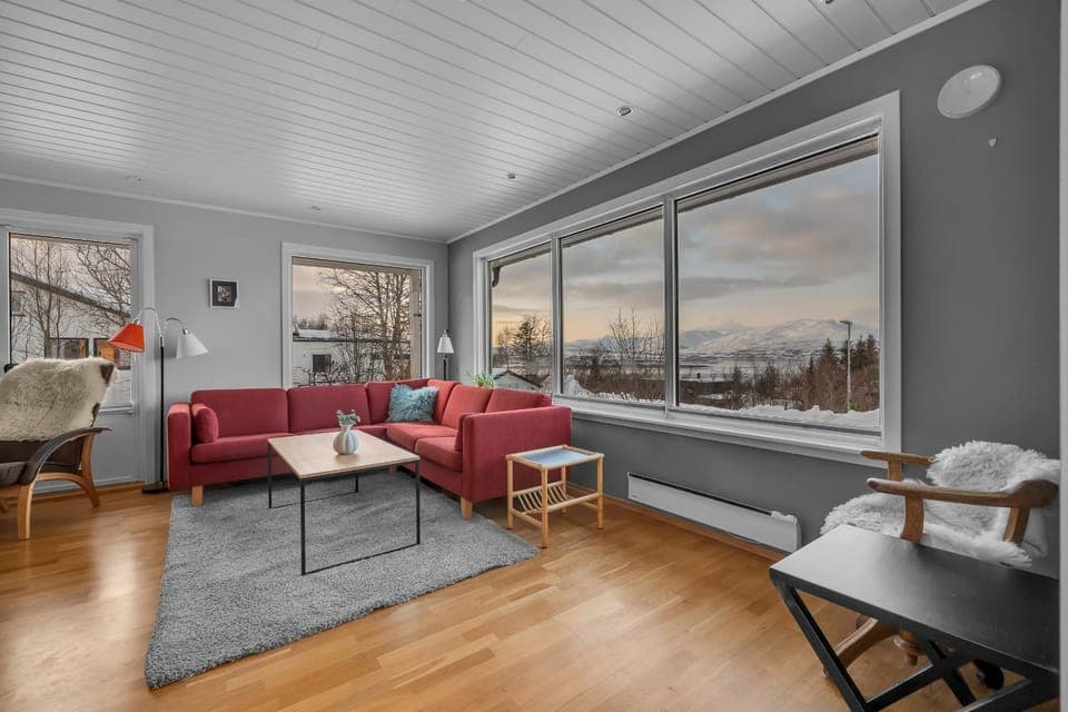 View (from property/room), Living room, Seating area, Mountain view