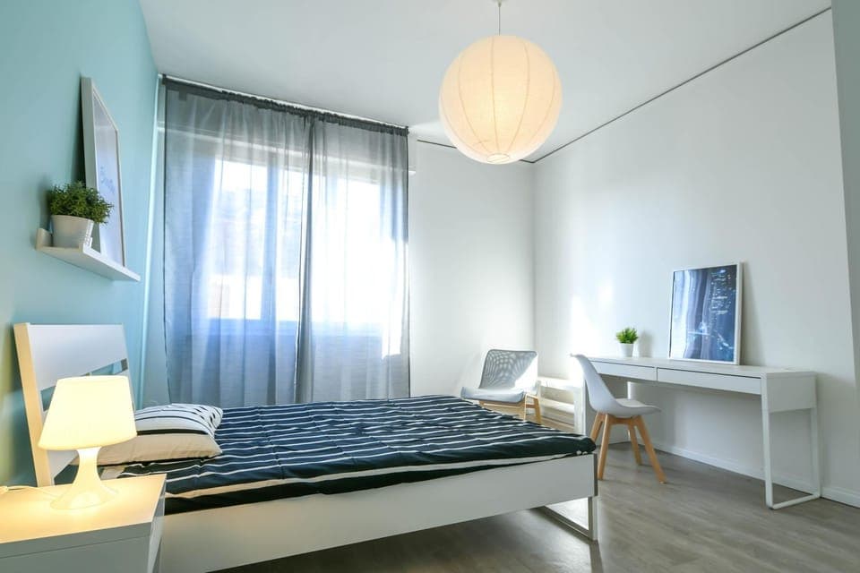 Bed, Photo of the whole room, Seating area, Bedroom